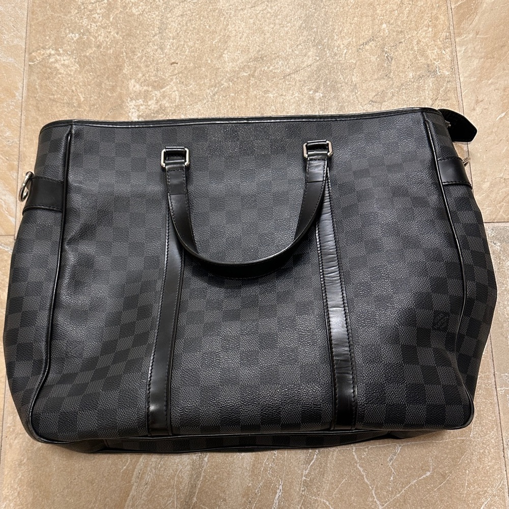 GREAT CONDITION Louis Vuitton Tadao Damier Graphite Messenger/Laptop Bag.